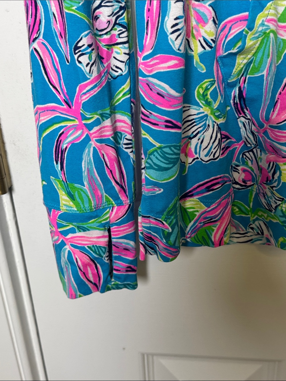 Lilly Pulitzer XS Floral Kangaroo Pocket Pullover Top Thumbhole Sleeves - Picture 6 of 9